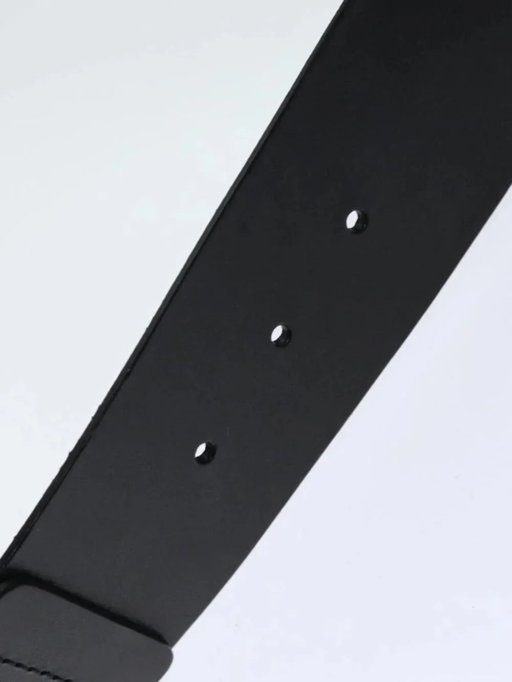 Gucci brand	gucci color	black